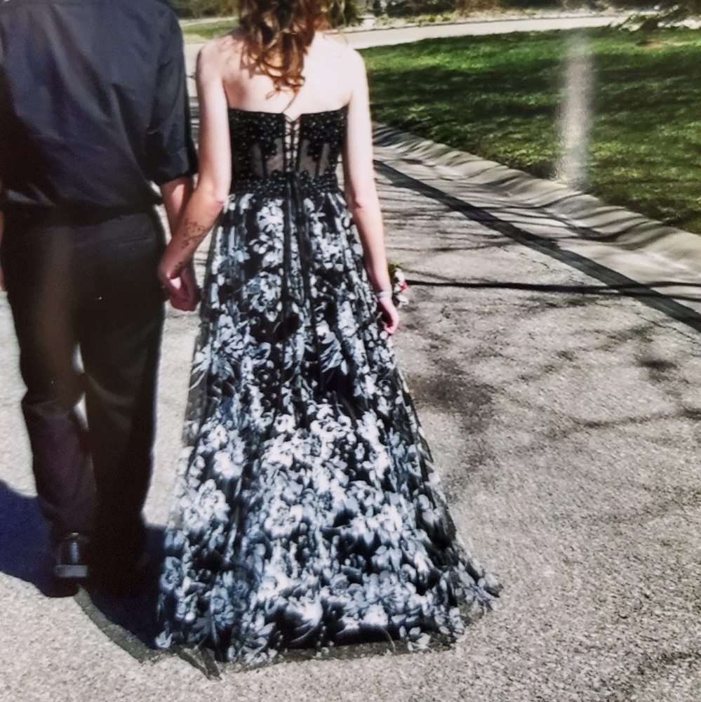 Dress - Picture 5 of 5